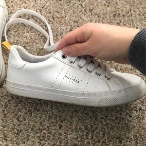 These are white Tommy Hilfiger womens sneakers.